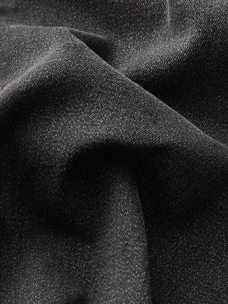 Schwarz - Jeans mit weitem Beinschnitt und Funktionstasche - Bild 6 von 6