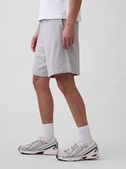 Grau - Gap Vintage Soft Terry Relaxed Logo Sweat Shorts - Bild 3 von 5