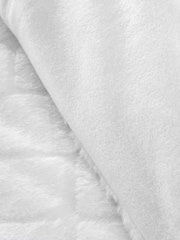 Catherine Lansfield zacht knus en warm fleece dekbedovertrekset in diamantvorm - Image 3 of 4
