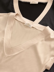 Love & Roses V-Neck Satin Front Jersey Back Top - Slika 7 iz 7