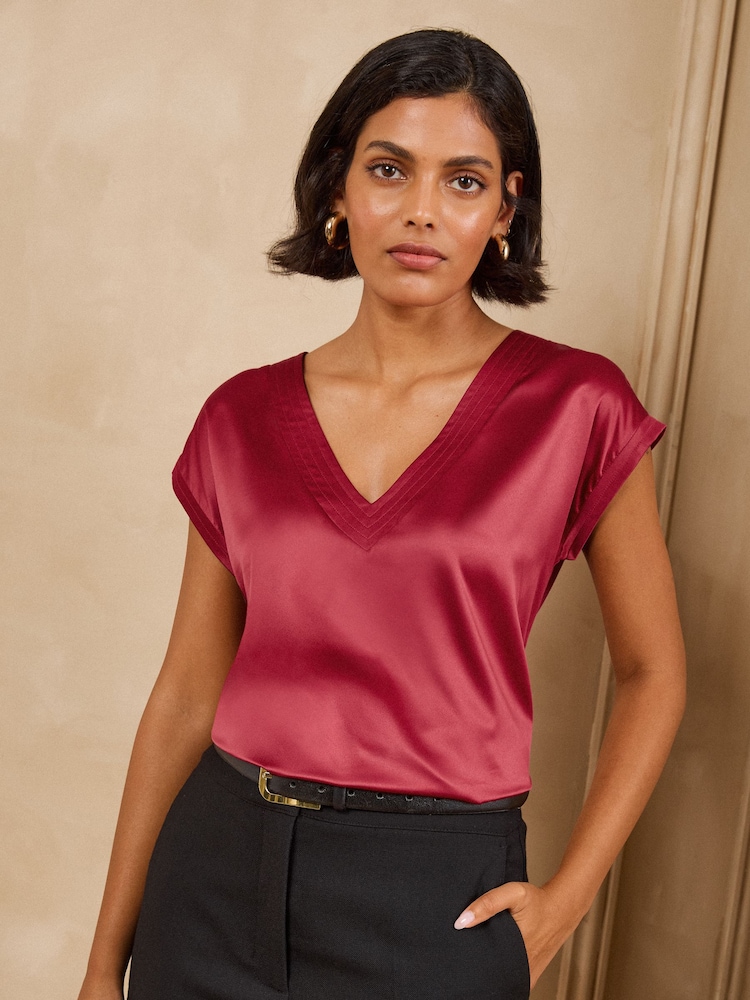 Love & Roses Black Ivory and Burgundy V-Neck Satin Front Jersey Back T-Shirt - Image 2 of 8