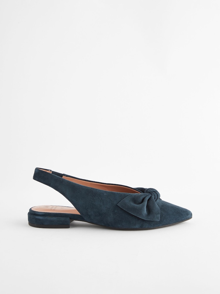 Mornarica - Usnjeni koničasti čevlji s pentljo in paščkom čez peto Forever Comfort® - Slika 2 iz 5