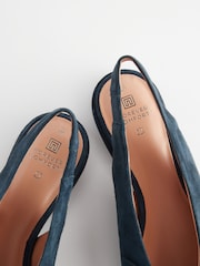 Mornarica - Usnjeni koničasti čevlji s pentljo in paščkom čez peto Forever Comfort® - Slika 5 iz 5