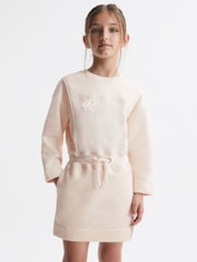 Vestido con cuello redondo brillante y cordón ajustable Posie de Reiss - Imagen 1 de 6