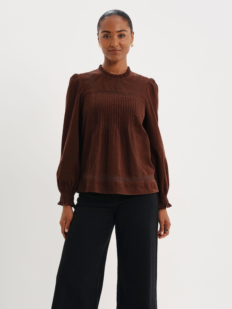 Brun - Finery Alica Corduroy Lace Detail Long Sleeve Top - Bilde 1 av 5