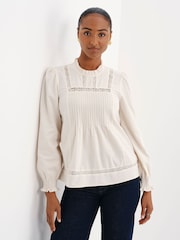 Krem - Finery Alica Corduroy Lace Detail Long Sleeve Top - Bilde 1 av 5