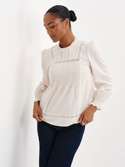 Krem - Finery Alica Corduroy Lace Detail Long Sleeve Top - Bilde 2 av 5