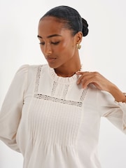 Krem - Finery Alica Corduroy Lace Detail Long Sleeve Top - Bilde 3 av 5