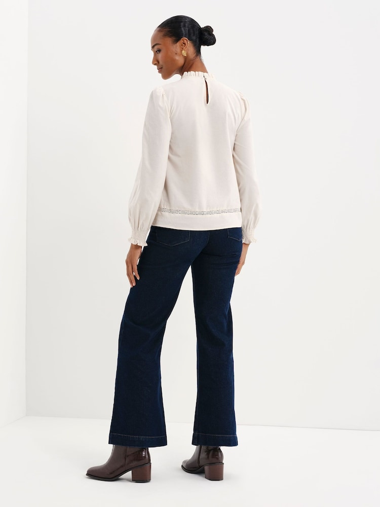 Krem - Finery Alica Corduroy Lace Detail Long Sleeve Top - Bilde 5 av 5