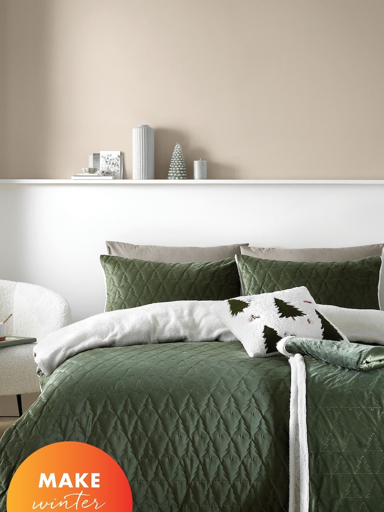 Catherine Lansfield Green Christmas Tree Cosy and Warm  Duvet Cover Set - Image 1 of 3