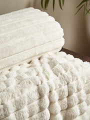 Catherine Lansfield Cream Soft and Cosy Ribbed Faux Fur Throw - Image 2 of 4