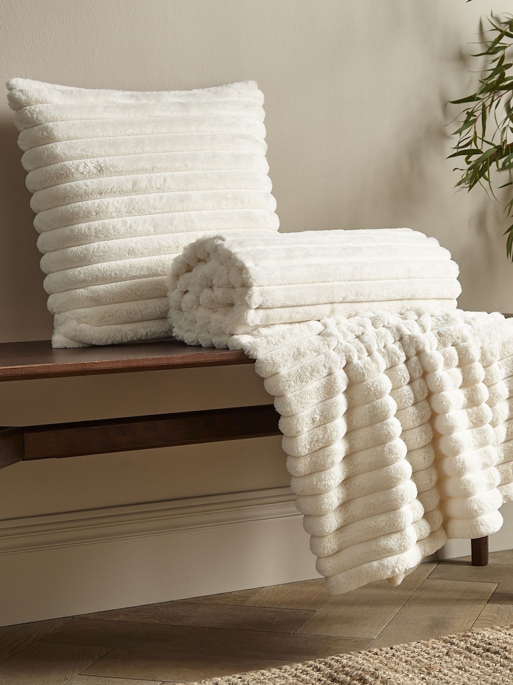 Catherine Lansfield zachte, behaaglijke geribbelde sprei van imitatiebont - Image 3 of 4