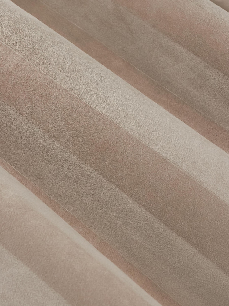 Paoletti Regency Stripe Velvet Lined Eyelet Curtains - Bilde 4 av 4 Paoletti Regency Stripe Velvet Lined Eyelet Curtains - Bilde 4 av 4