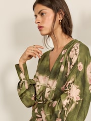 Kimono midikjole med blomstertryk i satin - Billede 2 af 5