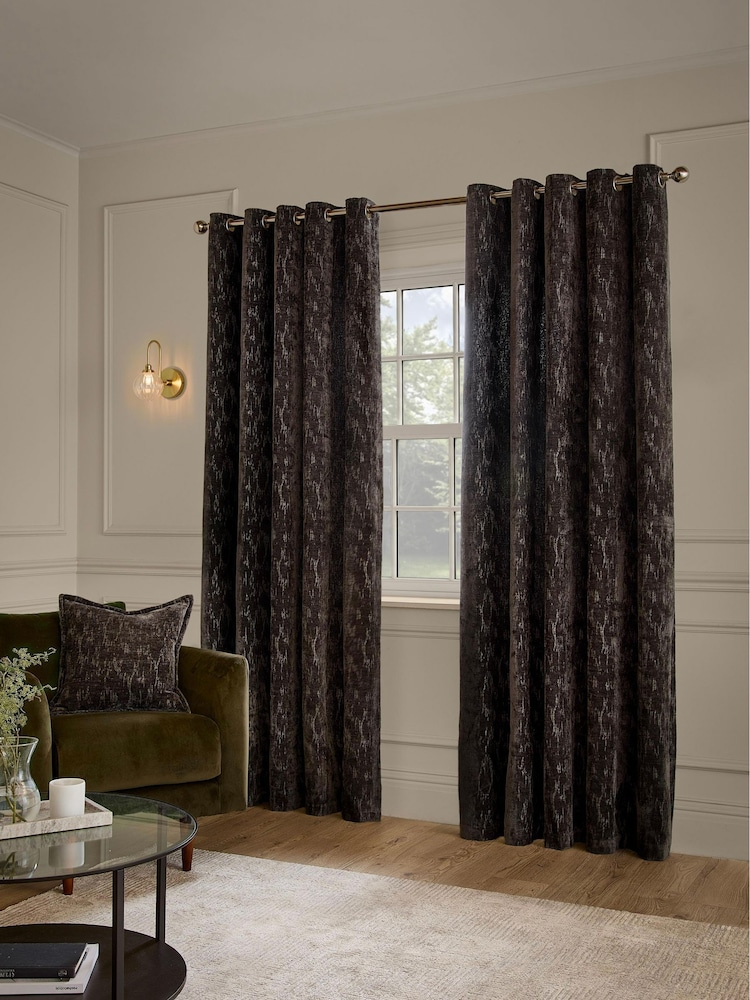 Paoletti Aurelio Chenille Lined Eyelet Curtains - Bilde 2 av 4 Paoletti Aurelio Chenille Lined Eyelet Curtains - Bilde 2 av 4