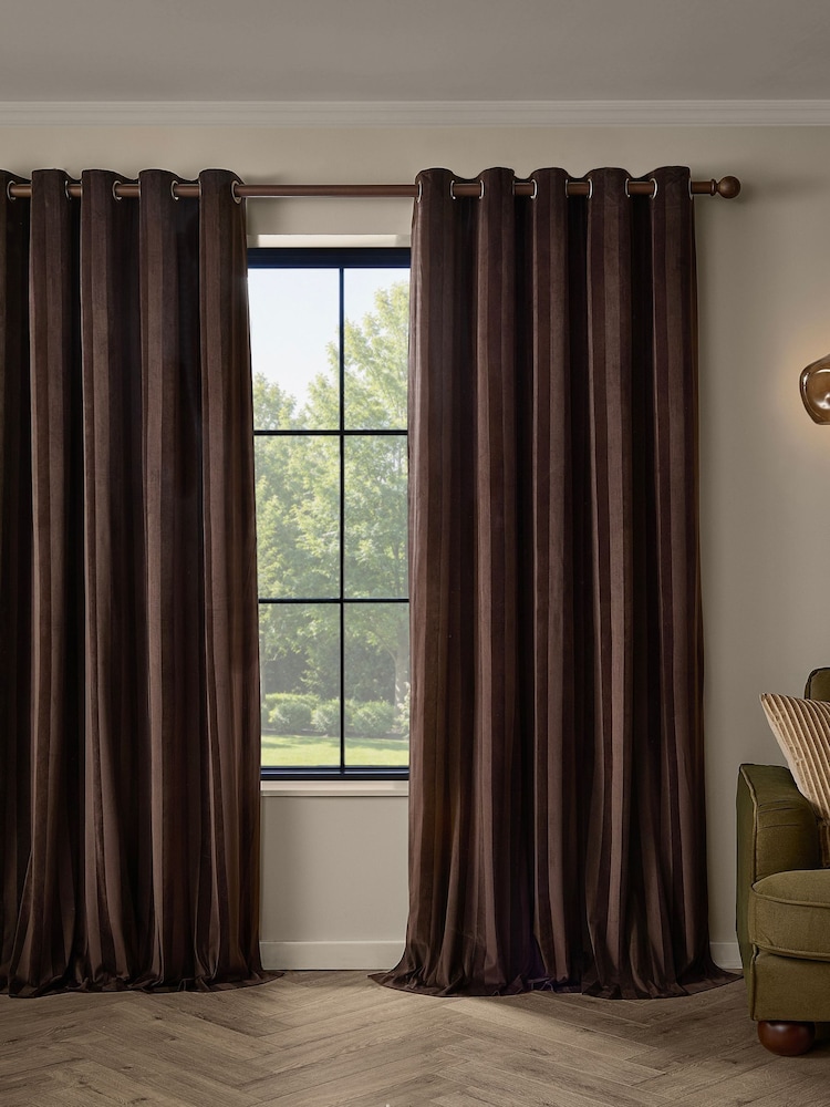 Paoletti Regency Stripe Velvet Lined Eyelet Curtains - Bilde 2 av 4 Paoletti Regency Stripe Velvet Lined Eyelet Curtains - Bilde 2 av 4