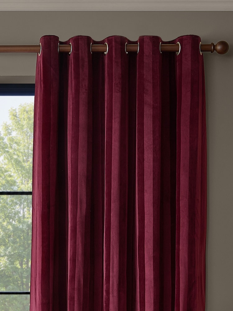 Paoletti Regency Stripe Velvet Lined Eyelet Curtains - Bilde 1 av 4