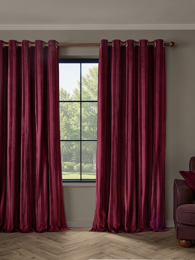 Paoletti Regency Stripe Velvet Lined Eyelet Curtains - Bilde 2 av 4