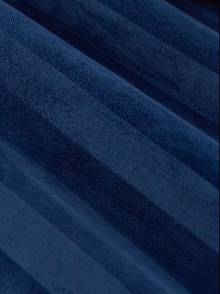 Paoletti Regency Stripe Velvet Lined Eyelet Curtains - Bilde 4 av 4
