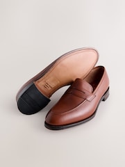 بني فاتح بني - حذاء بنعل سميك سرج من Loake لـ Next  - صورة 5 من 5