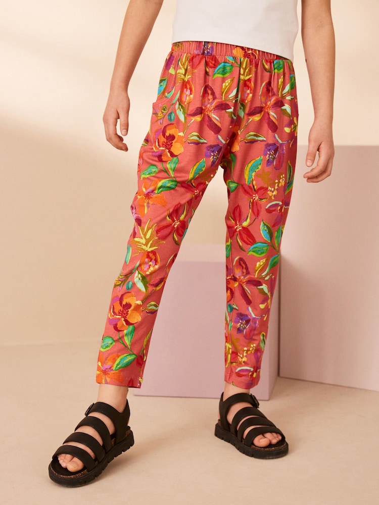 Rostrot-Orange/Rosa mit tropischem Blumenprint - Leichte Jerseyhose mit Stretch (3–16 Jahre) - Bild 1 von 6