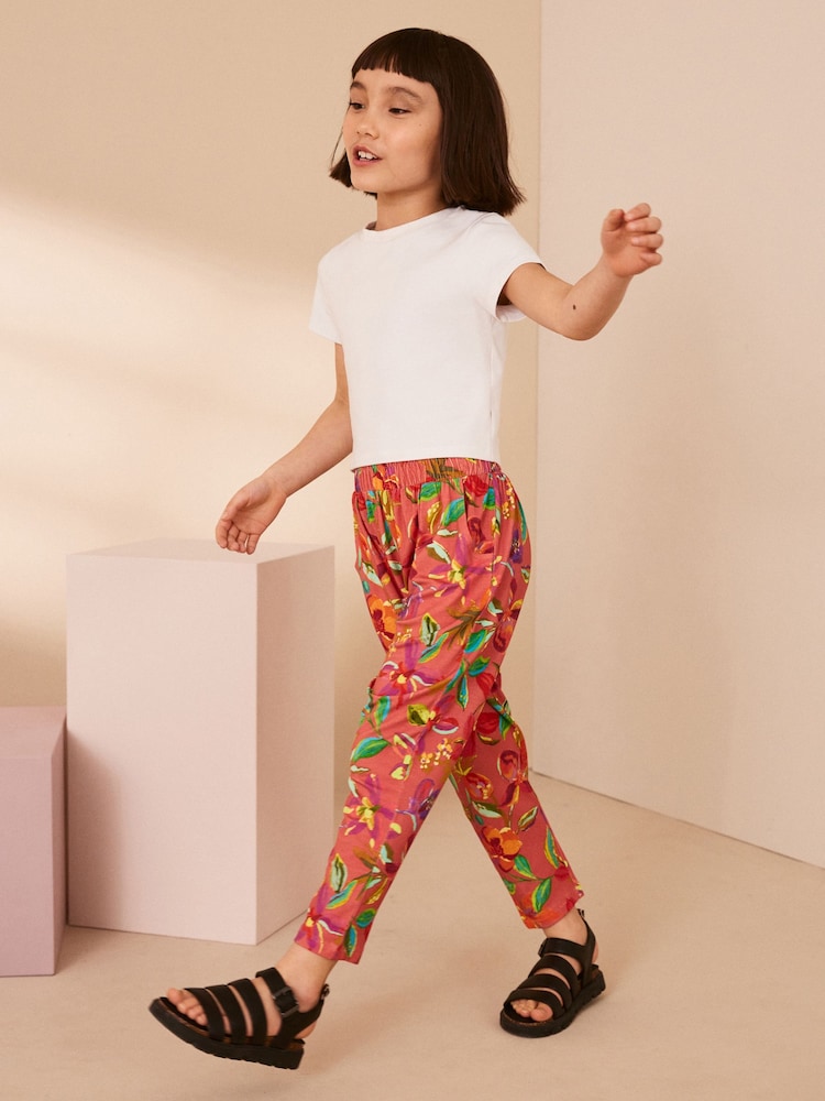 Rostrot-Orange/Rosa mit tropischem Blumenprint - Leichte Jerseyhose mit Stretch (3–16 Jahre) - Bild 2 von 6