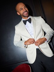 White Slim Fit Single Cuff Signature Italian Fabric Shirt - Image 8 of 10