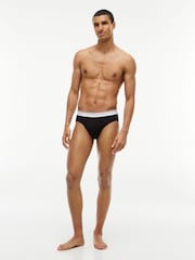 Tommy Hilfiger מארז הכולל 3 זוגות תחתוני בריף עם פסים ולוגו על רצועת המותניים, דגם Global - תמונה 4 מתוך 5