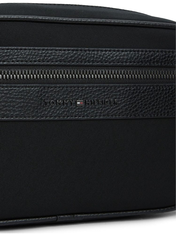 Tommy Hilfiger Logo Textile Washbag - Bild 4 von 4 Tommy Hilfiger Logo Textile Washbag - Bild 4 von 4