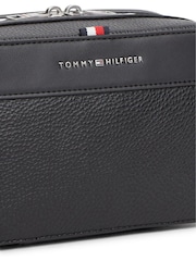 Tommy Hilfiger Black Metal Logo Pebble Grain Washbag - Image 3 of 4