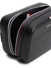 Tommy Hilfiger Black Metal Logo Pebble Grain Washbag - Image 4 of 4