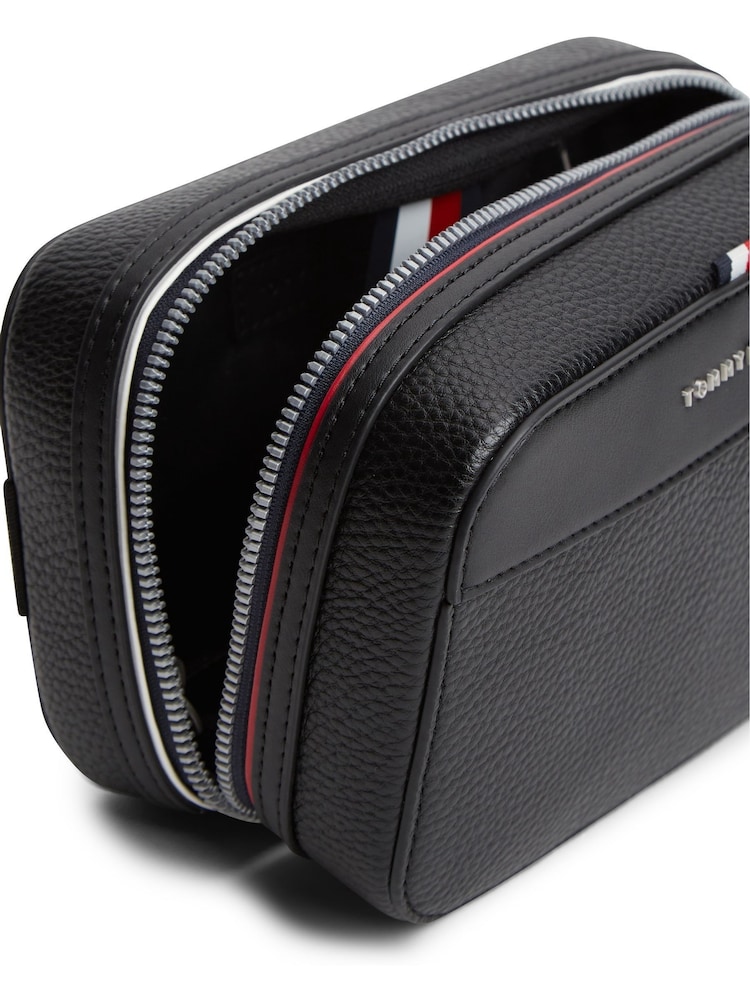 Tommy Hilfiger Black Metal Logo Pebble Grain Washbag - Image 4 of 4 Tommy Hilfiger Black Metal Logo Pebble Grain Washbag - Image 4 of 4