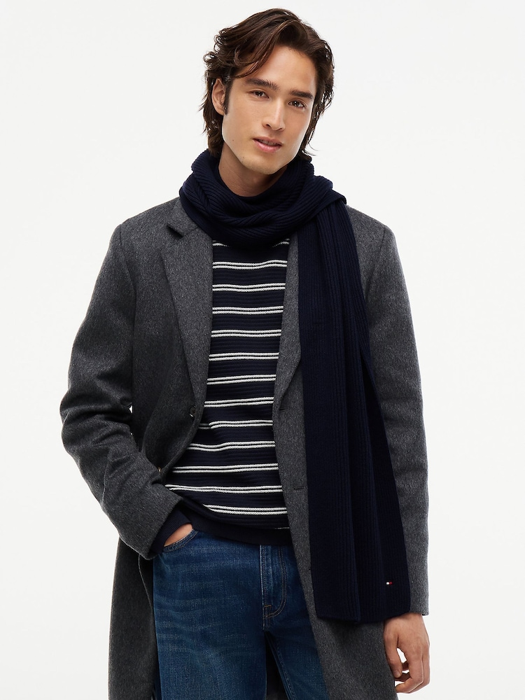 أزرق - وشاح مزيّن بعلم مع الكشمير من Tommy Hilfiger - صورة 4 من 4 أزرق - وشاح مزيّن بعلم مع الكشمير من Tommy Hilfiger - صورة 4 من 4
