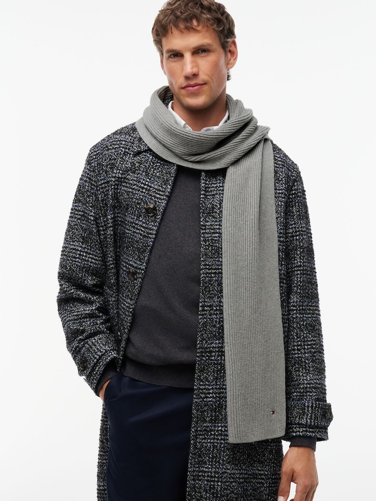 Gris - Tommy Hilfiger Flag Scarf With Cashmere - Image 1 sur 4 Gris - Tommy Hilfiger Flag Scarf With Cashmere - Image 1 sur 4