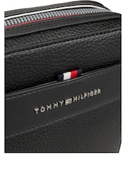 Tommy Hilfiger metalllogo teksturert crossbody reporterveske - Bilde 3 av 5