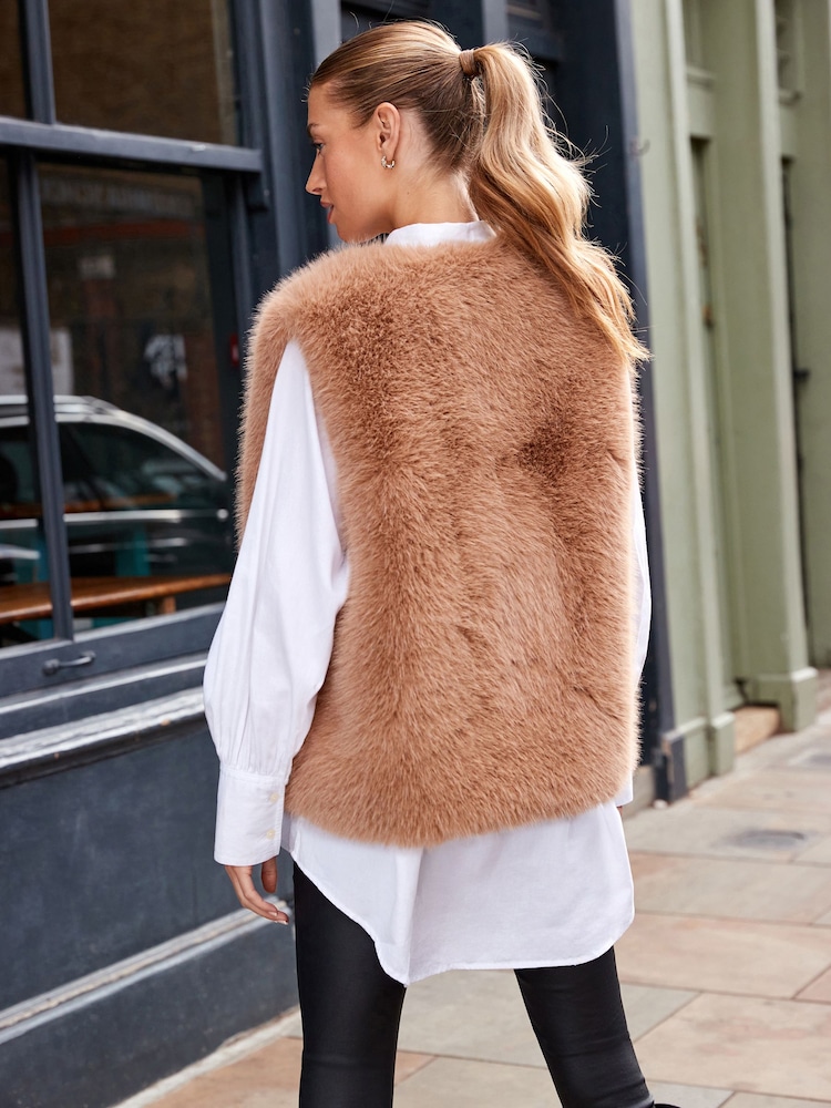 Camelowy - Faux Fur Gilet - Image 5 of 8