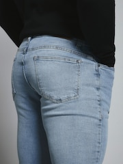 Vaqueros elásticos de corte muscle fit de Tailored Athlete - Imagen 2 de 5