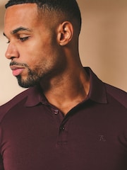 قميص بولو بقصة تُبرز العضلات مزين بشعار الماركة من Tailored Athlete - صورة 3 من 5