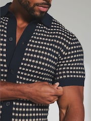 قميص كروشيه محبوك بتصميم لونين بقصّة تُبرز العضلات من Tailored Athlete - Image 4 of 10