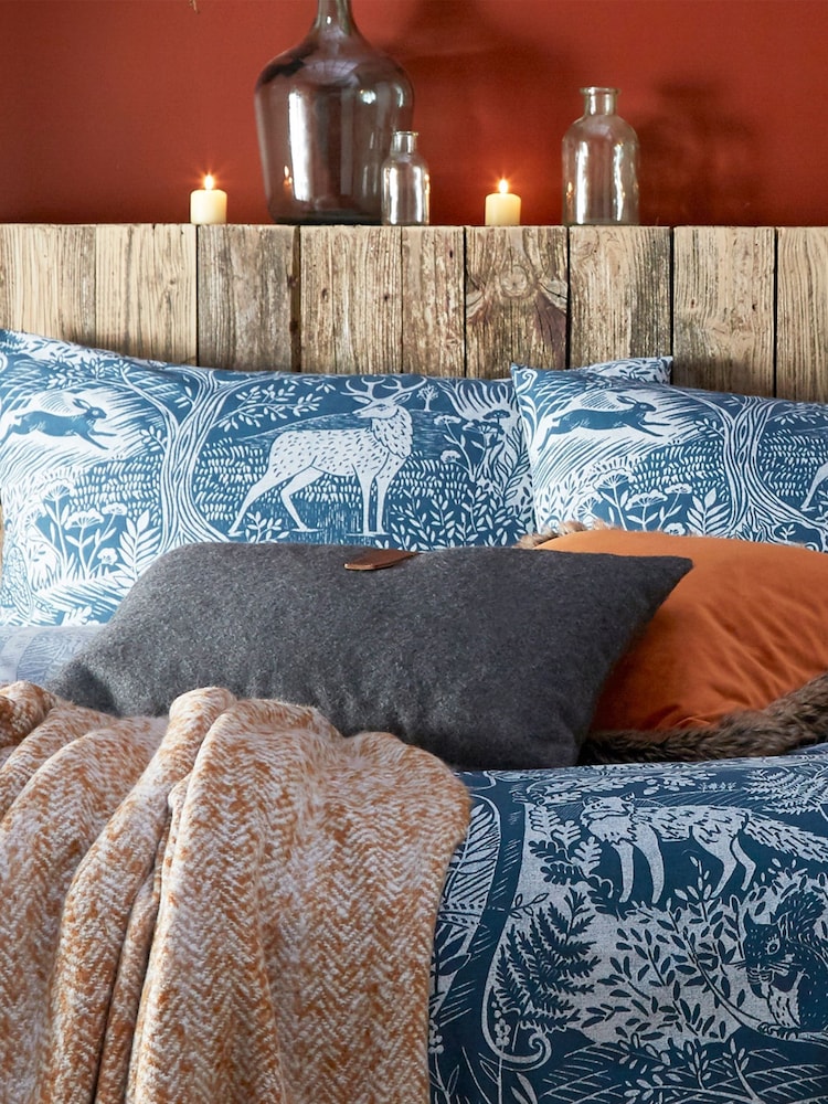 furn. Midnight Blue Winter Woods Animal Reversible Christmas Duvet Cover and Pillowcase Set - Image 2 of 3