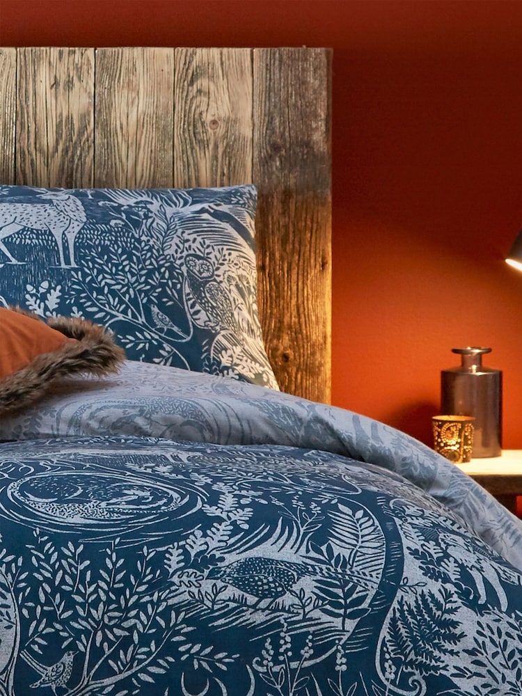 furn. Midnight Blue Winter Woods Animal Reversible Christmas Duvet Cover and Pillowcase Set - Image 3 of 3