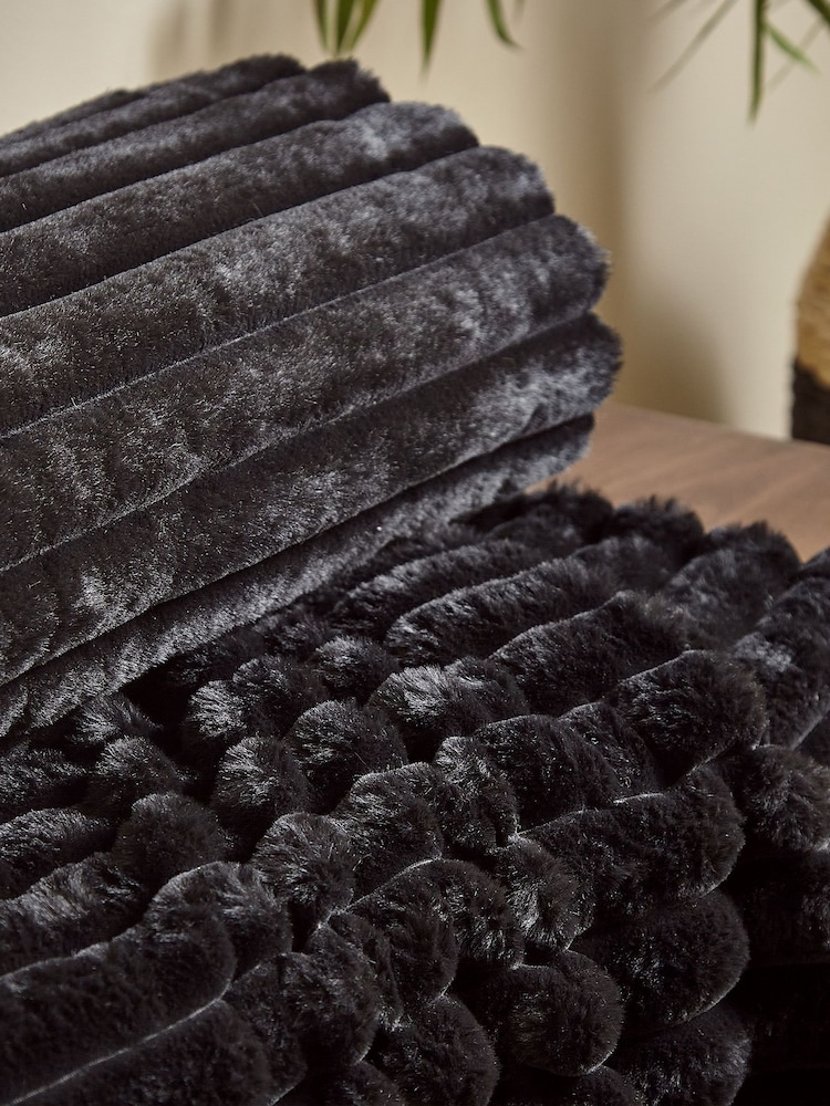Catherine Lansfield Black Soft and Cosy Ribbed Faux Fur Throw - Image 2 of 4