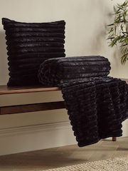 Catherine Lansfield Black Soft and Cosy Ribbed Faux Fur Throw - Image 3 of 4