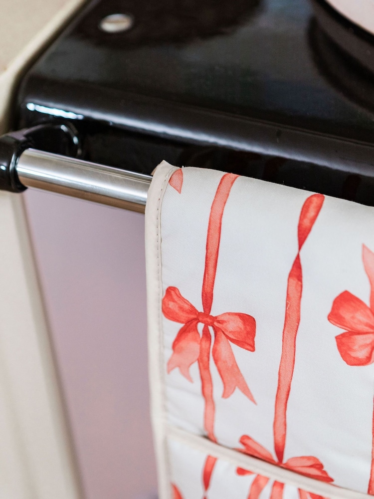 Avalon Home Red Ribbons Oven Gloves - Image 3 of 3 Avalon Home Red Ribbons Oven Gloves - Image 3 of 3