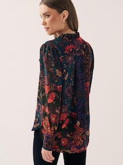 Violett geblümt mit Patchworkmuster - Langärmelige Rüschenbluse - Bild 3 von 6