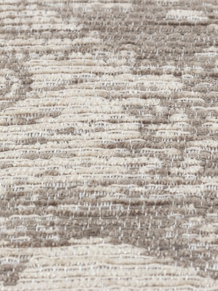 furn. Taupe Winter Woods Animal Chenille Cushion - Image 6 of 6
