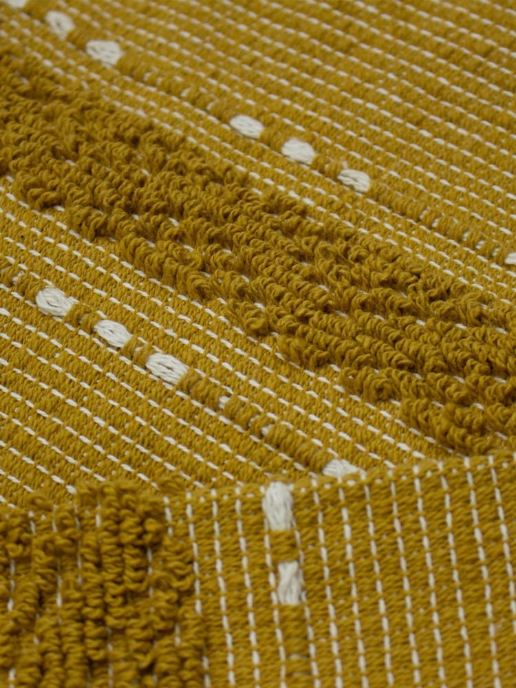 furn. Yellow Sundown Throw - Image 2 of 2