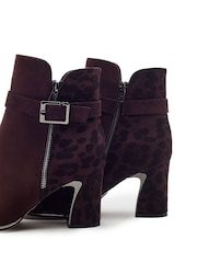 Braun - Moda in Pelle Parthenia Buckle Trim Block Heel Boots - Bild 4 von 5