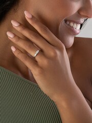 Beaverbrooks 9ct Three Stone Diamond Ring - Image 4 of 5