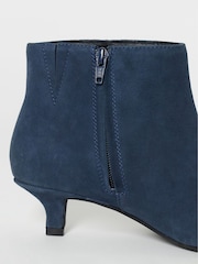 Asul - JD Williams Pointed Kitten Heel Ankle Boots - Larawan 4 ng 4